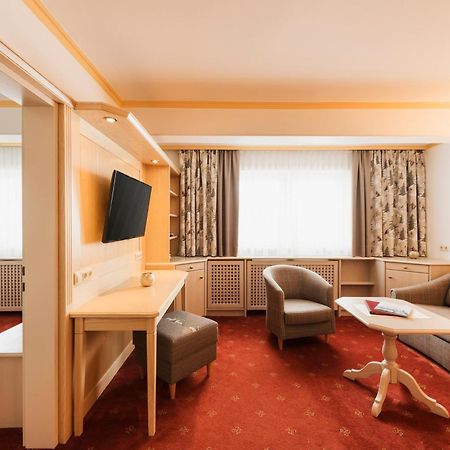 Arlberghaus Hotel Zuers Bagian luar foto
