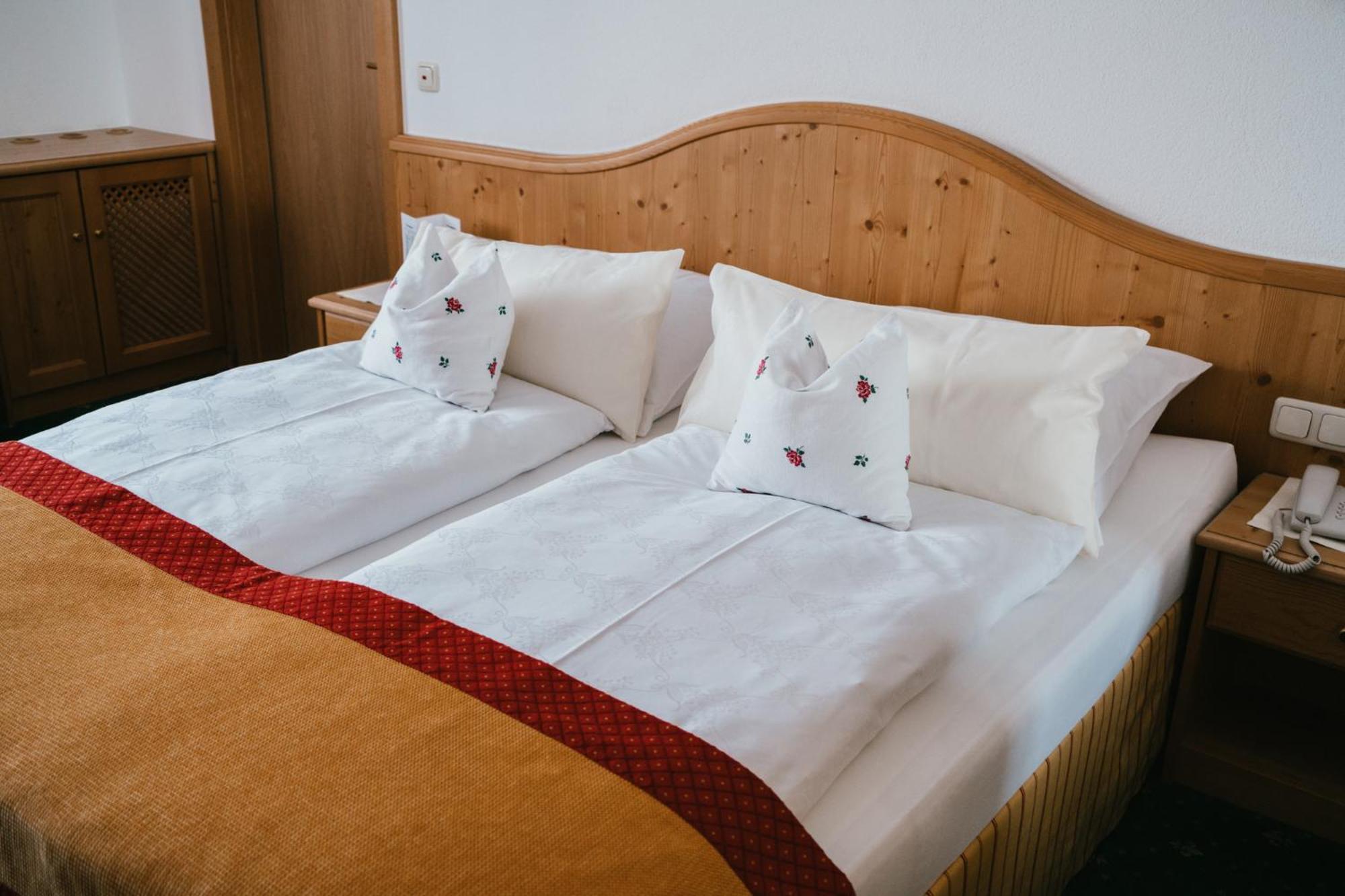 Arlberghaus Hotel Zuers Bagian luar foto