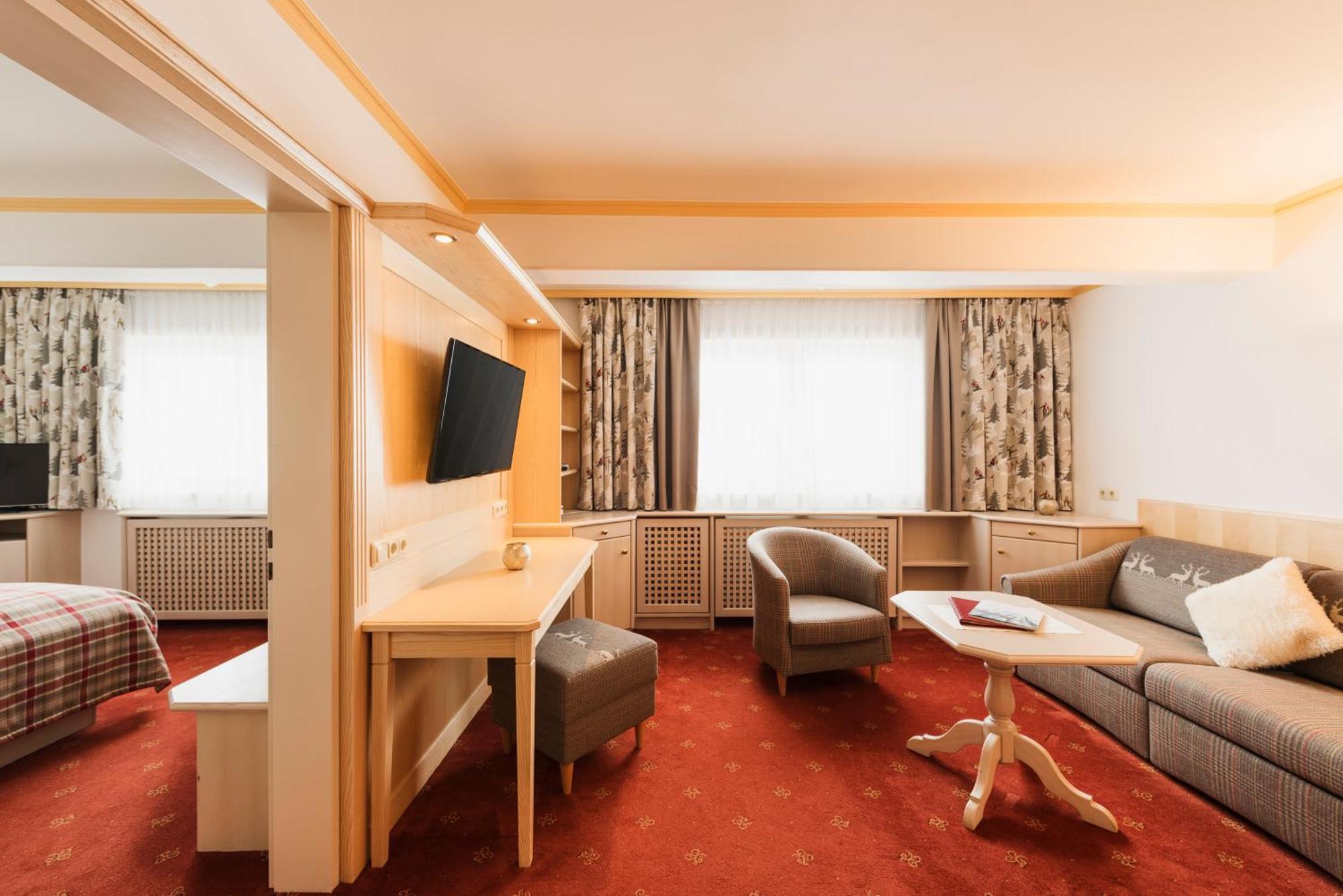 Arlberghaus Hotel Zuers Bagian luar foto