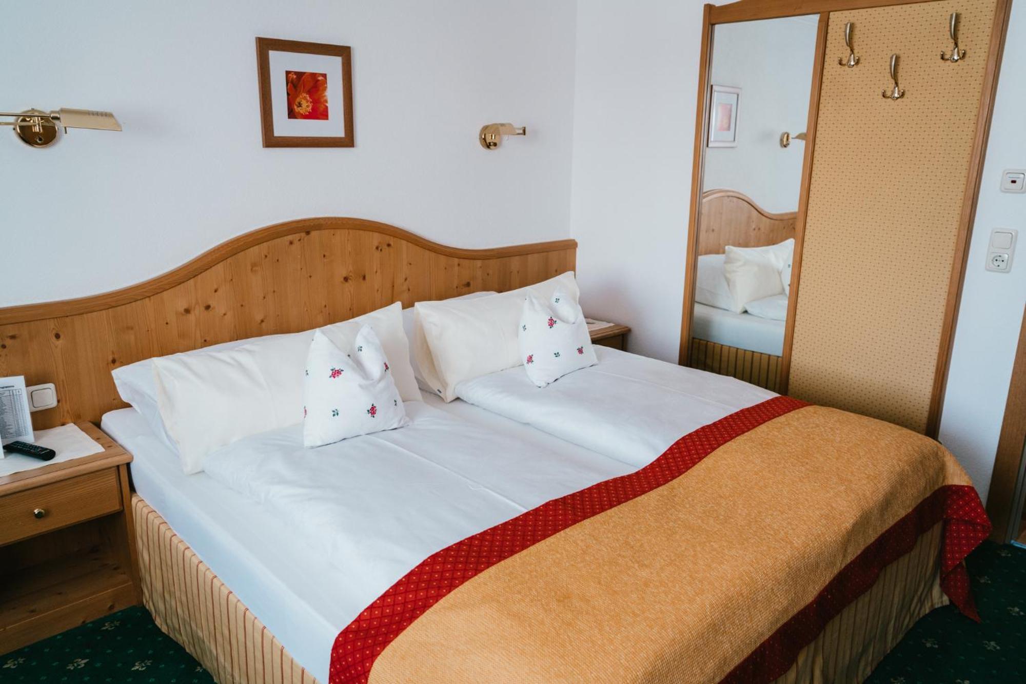 Arlberghaus Hotel Zuers Bagian luar foto