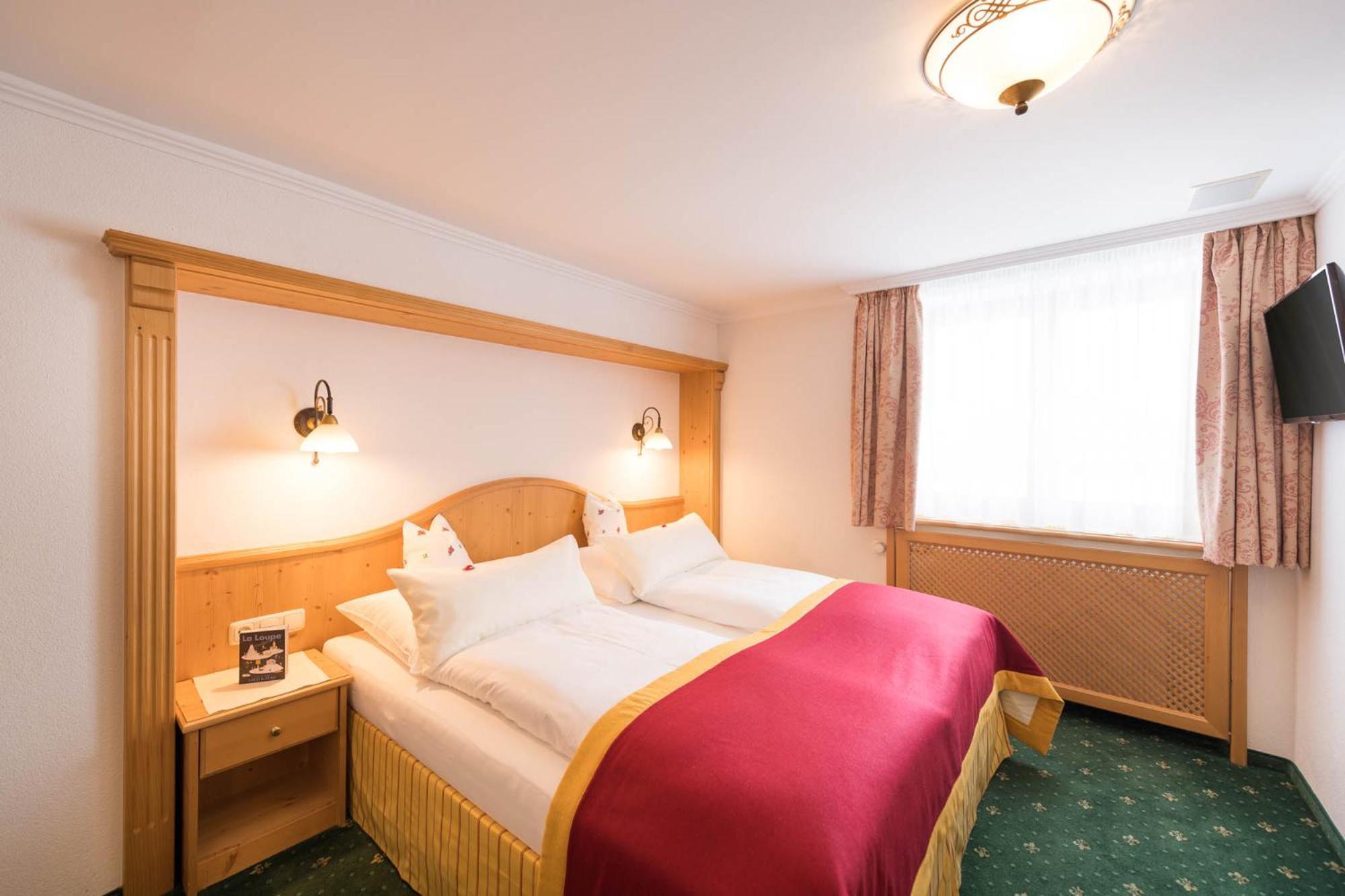 Arlberghaus Hotel Zuers Bagian luar foto