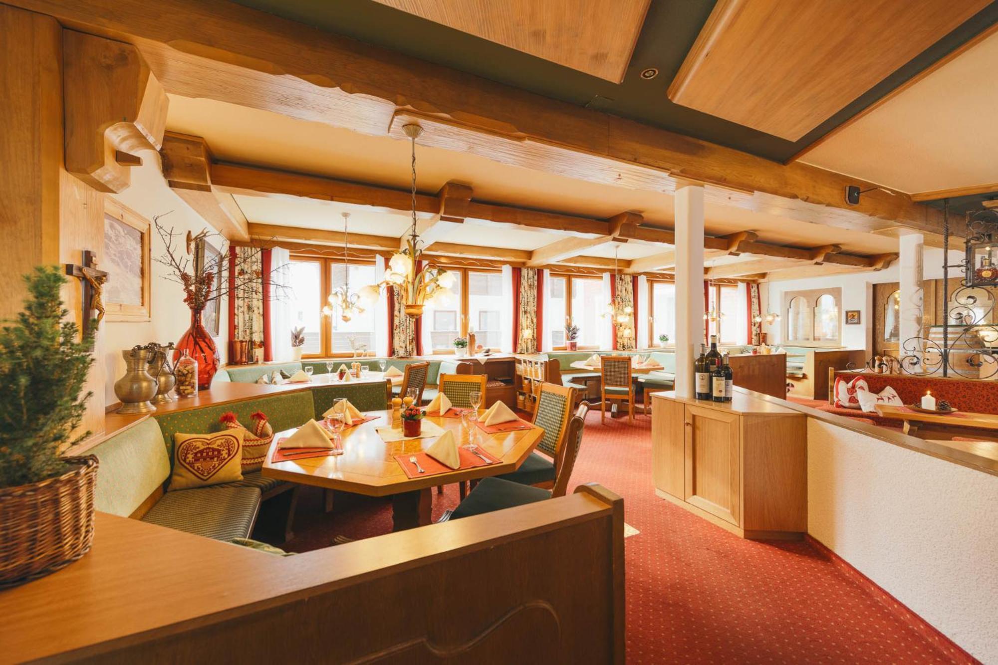 Arlberghaus Hotel Zuers Bagian luar foto